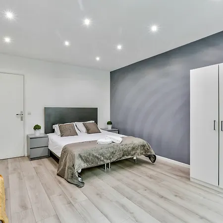 03 - Flat In Montorgueil