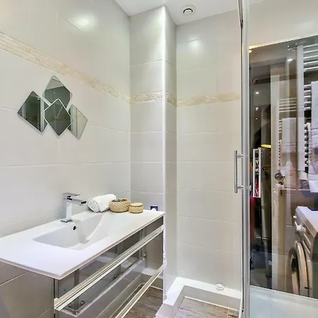 03 - Flat In Montorgueil